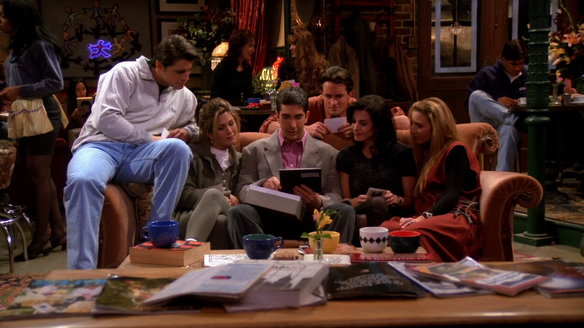 5 'Friends' Plot Holes That Are So Huge They're Basically ...