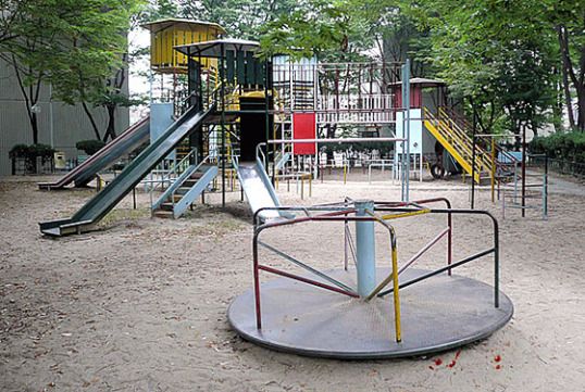 Play structure